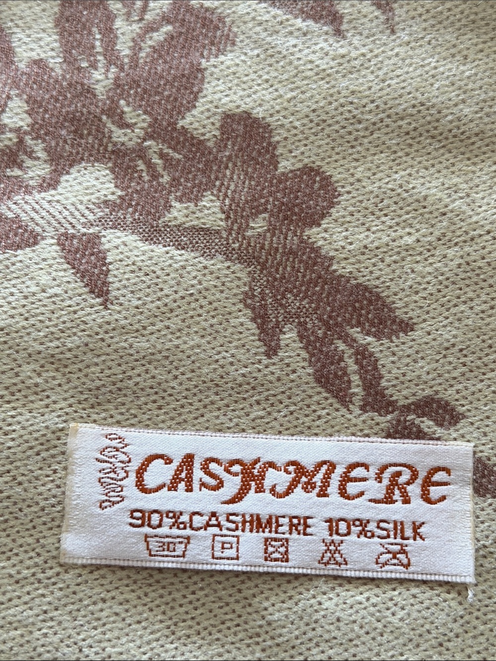 Shawl cashmere / silk 90% cashmere 10 % silk 76” by 26” large soft and beautiful - Picture 17 of 17